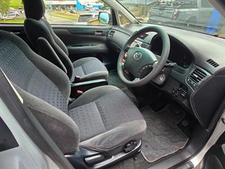 2005 Toyota IPSUM - Thumbnail