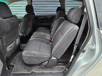 2005 Toyota IPSUM - Thumbnail