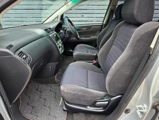 2005 Toyota IPSUM - Thumbnail