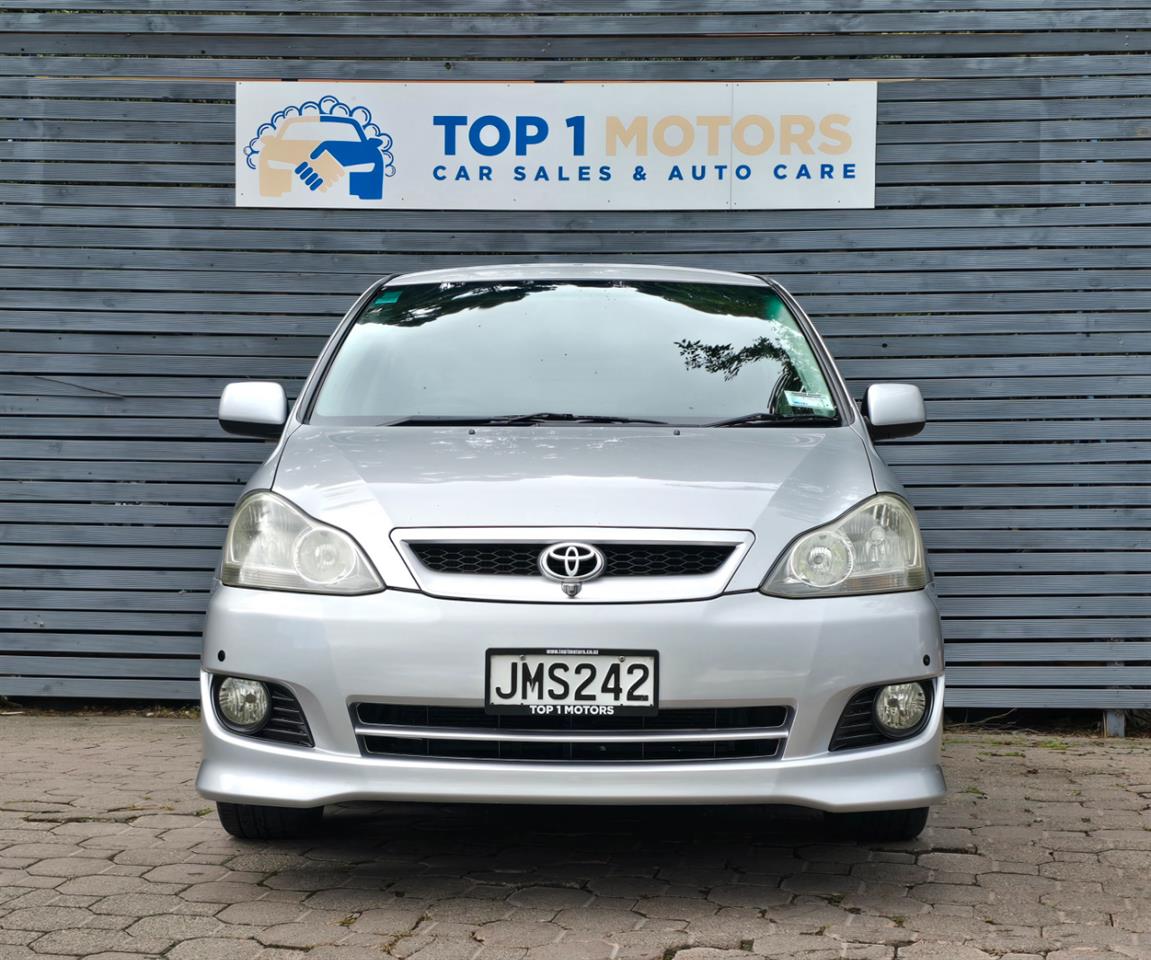 2005 Toyota IPSUM