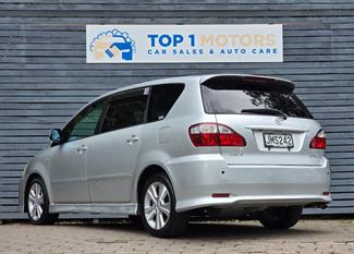 2005 Toyota IPSUM - Thumbnail