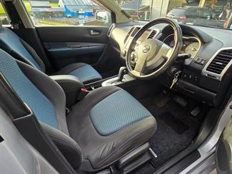 2005 NISSAN wingroad - Thumbnail