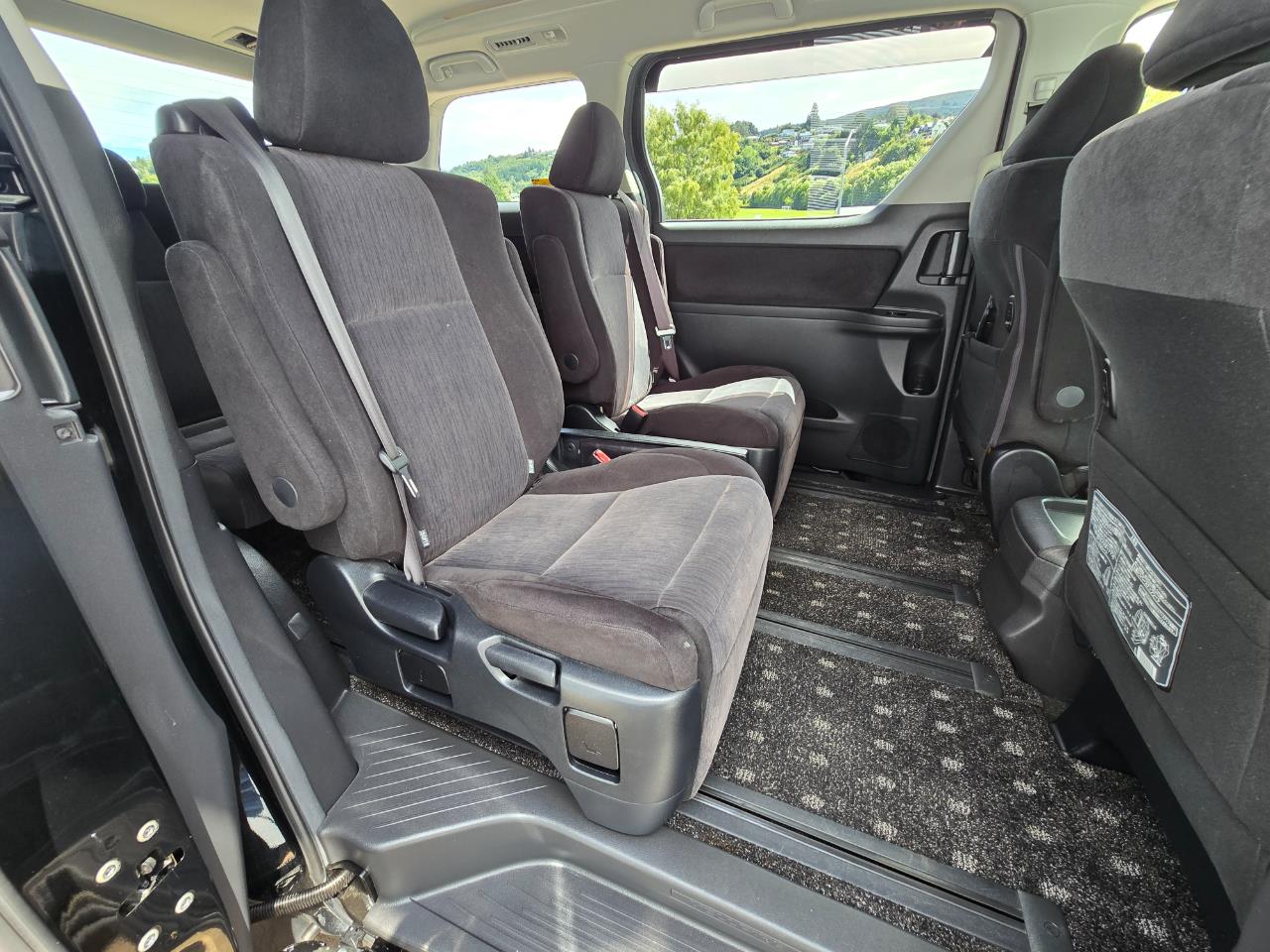 2013 Toyota vellfire