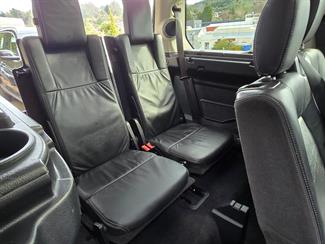 2011 Land Rover Discovery 4 - Thumbnail