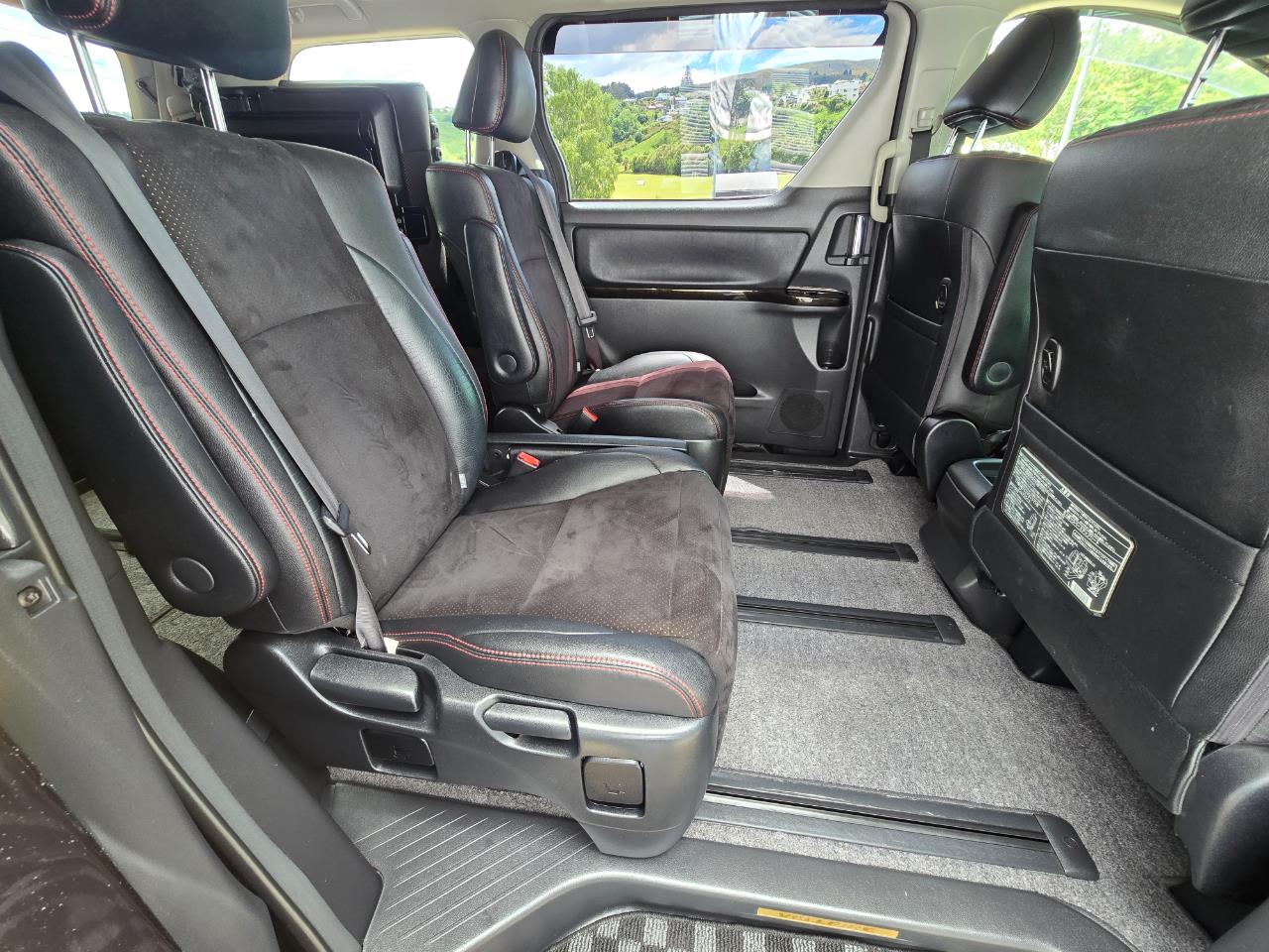 2013 Toyota vellfire