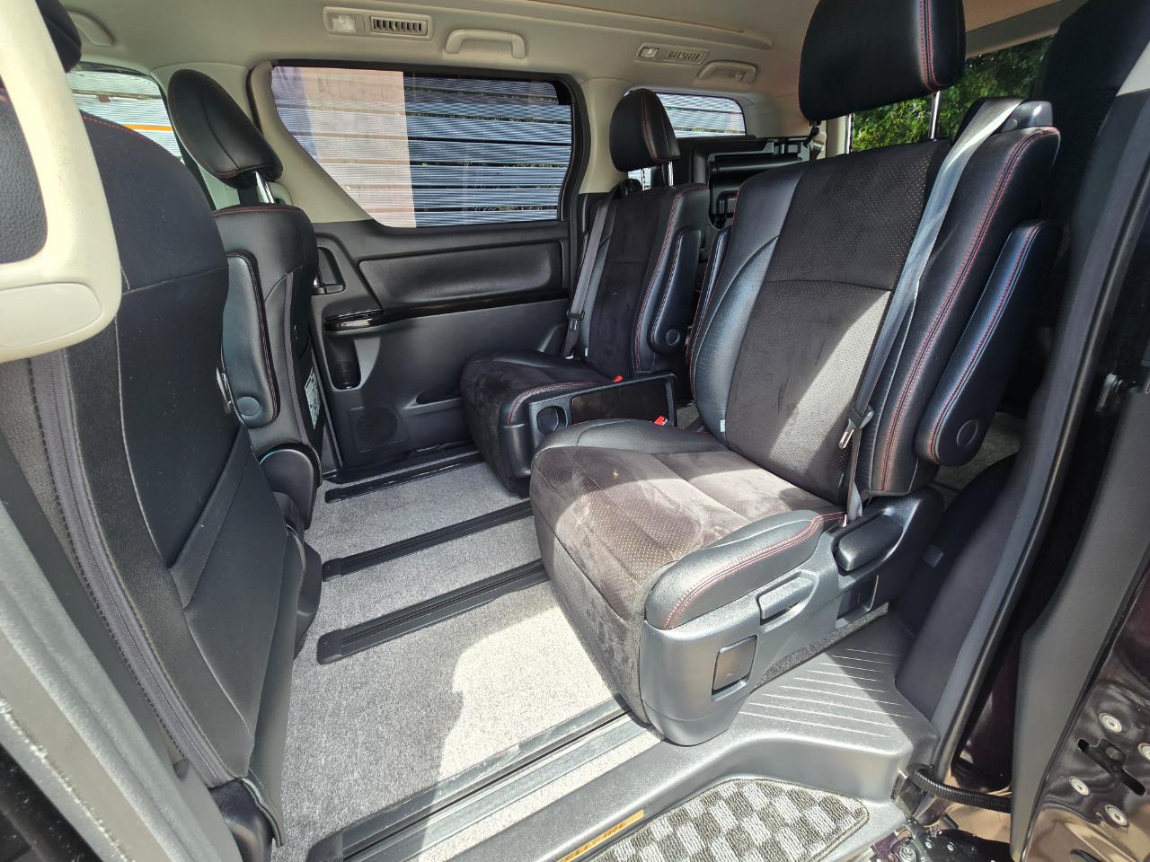 2013 Toyota vellfire