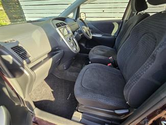 2009 Toyota Ractis - Thumbnail