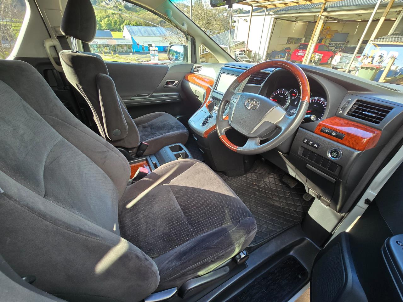 2010 Toyota vellfire