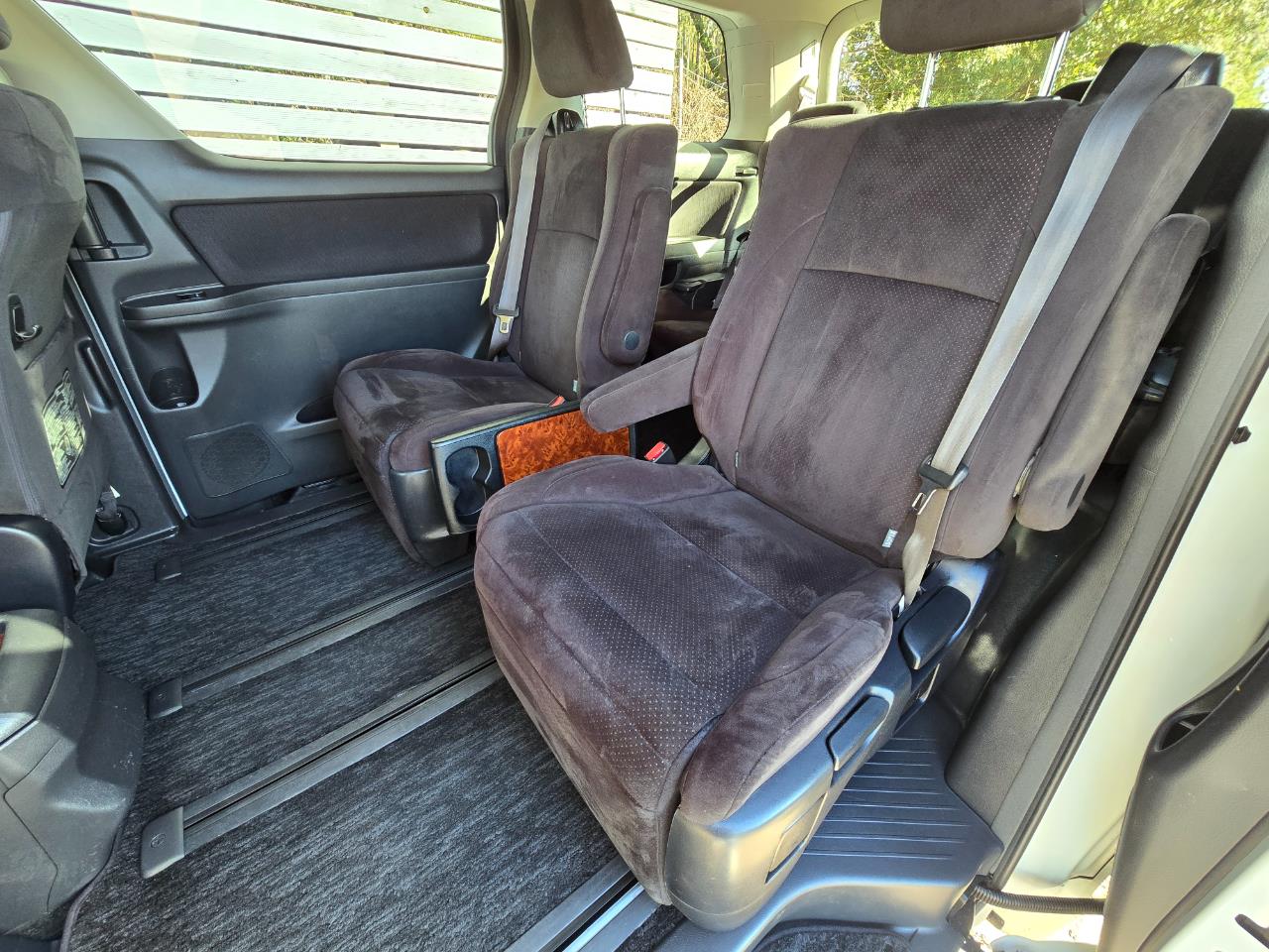 2010 Toyota vellfire