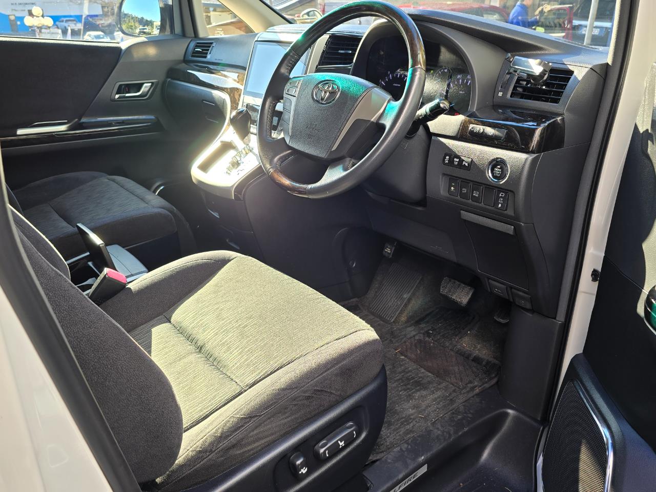 2013 Toyota vellfire