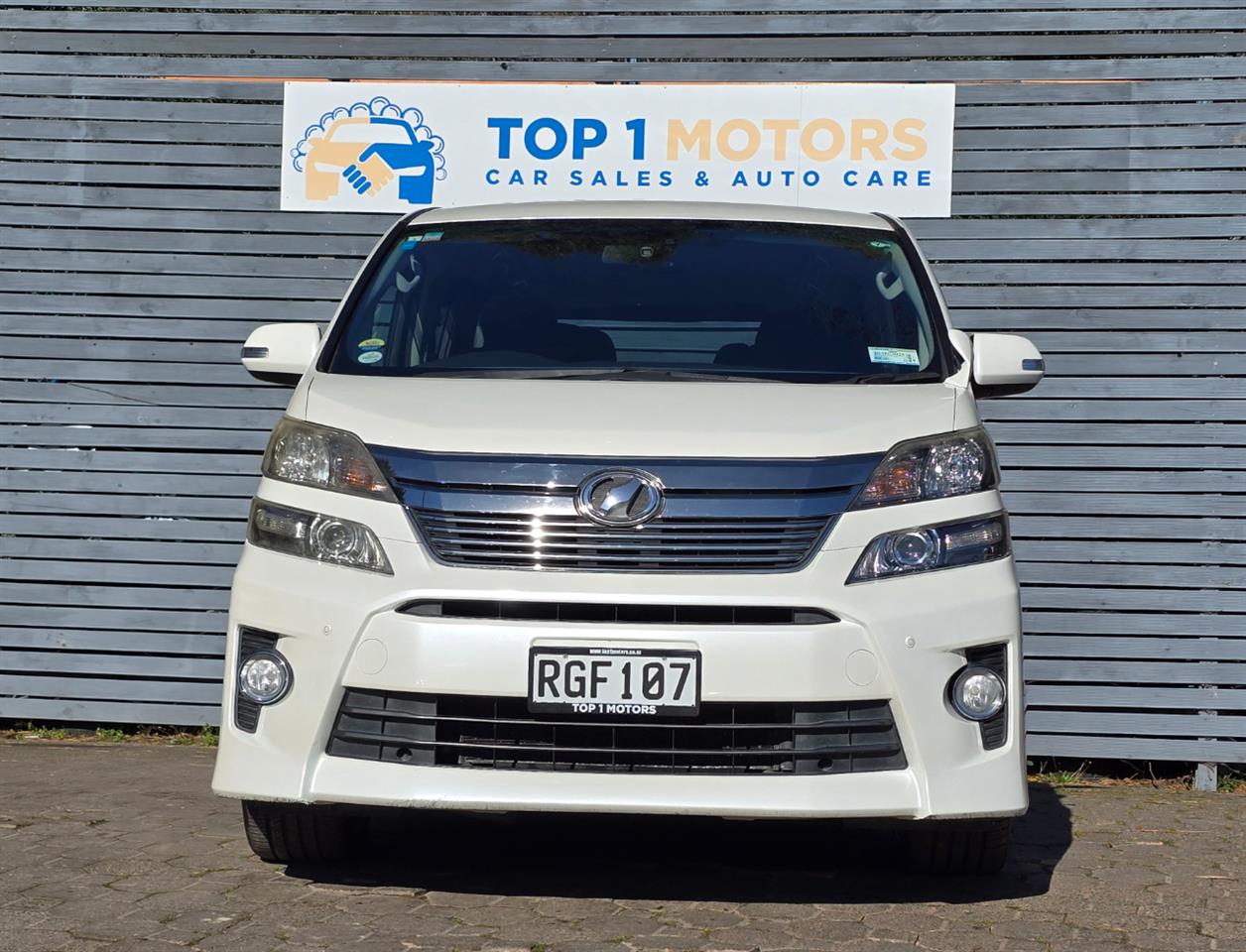2013 Toyota vellfire