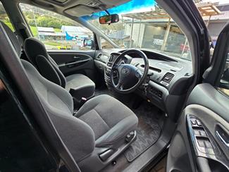 2004 Toyota Estima - Thumbnail