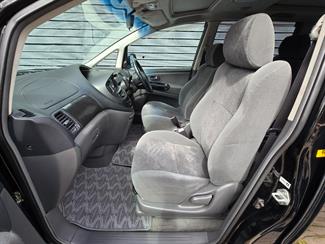 2004 Toyota Estima - Thumbnail