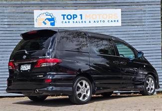 2004 Toyota Estima - Thumbnail