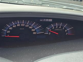 2004 Toyota Estima - Thumbnail