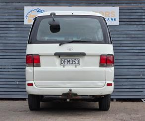 2000 Toyota Regius - Thumbnail