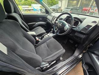 2008 Mitsubishi Outlander - Thumbnail