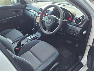 2004 Mazda AXELA - Thumbnail