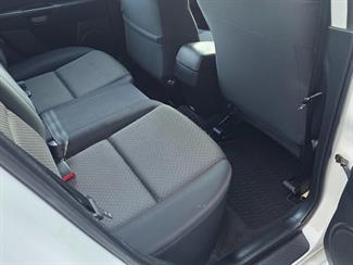 2004 Mazda AXELA - Thumbnail