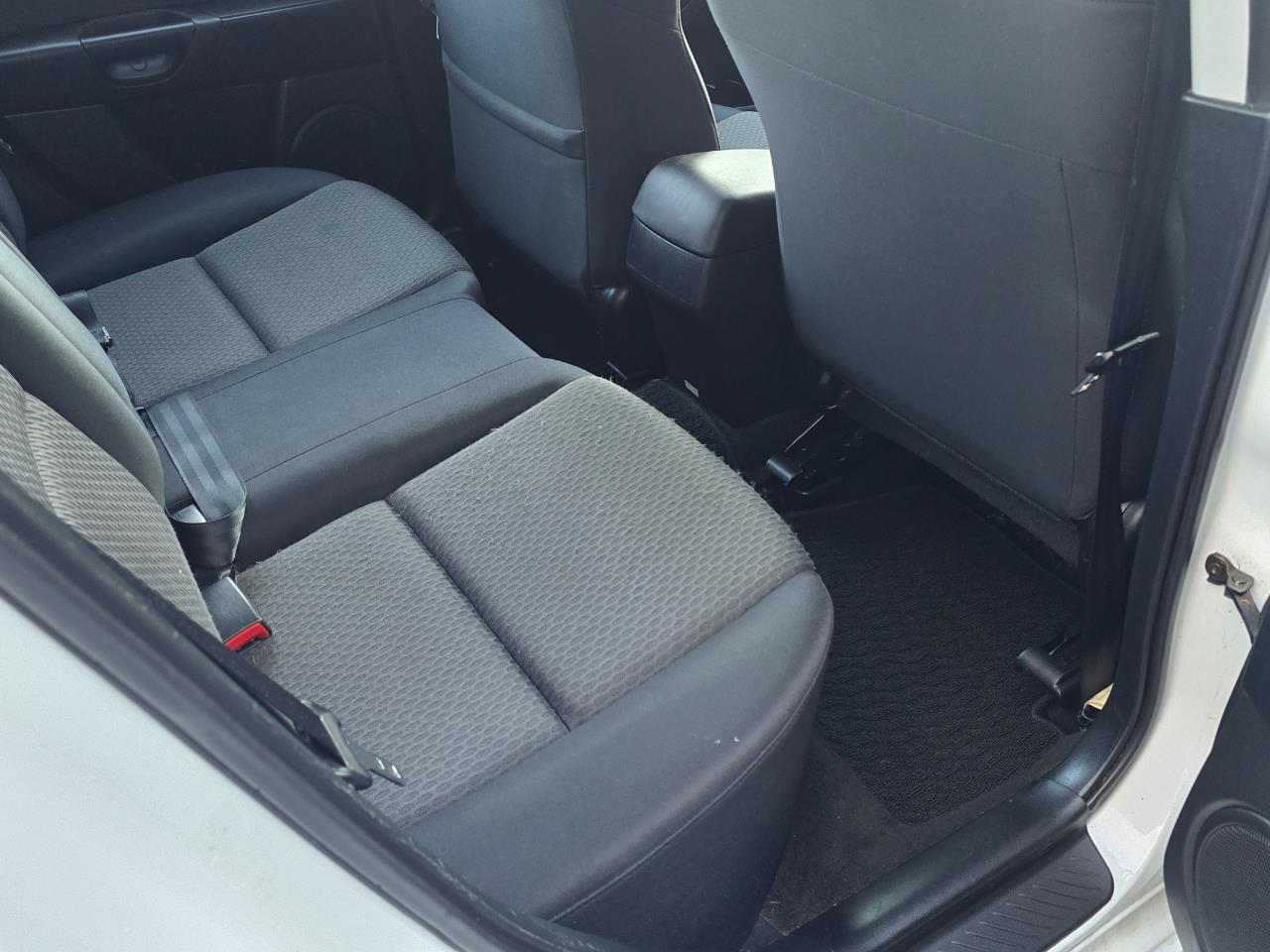 2004 Mazda AXELA