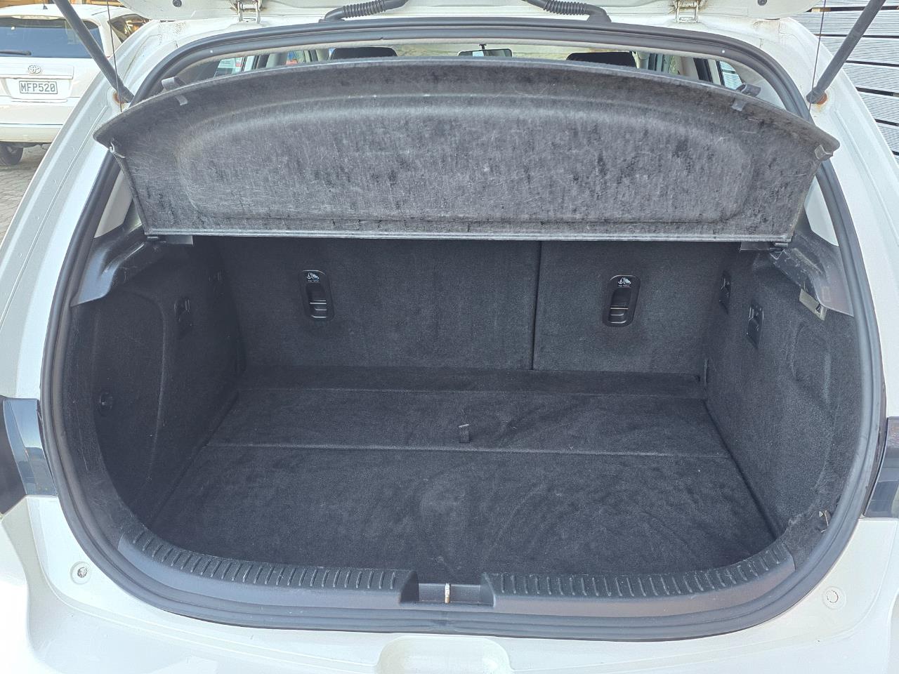 2004 Mazda AXELA
