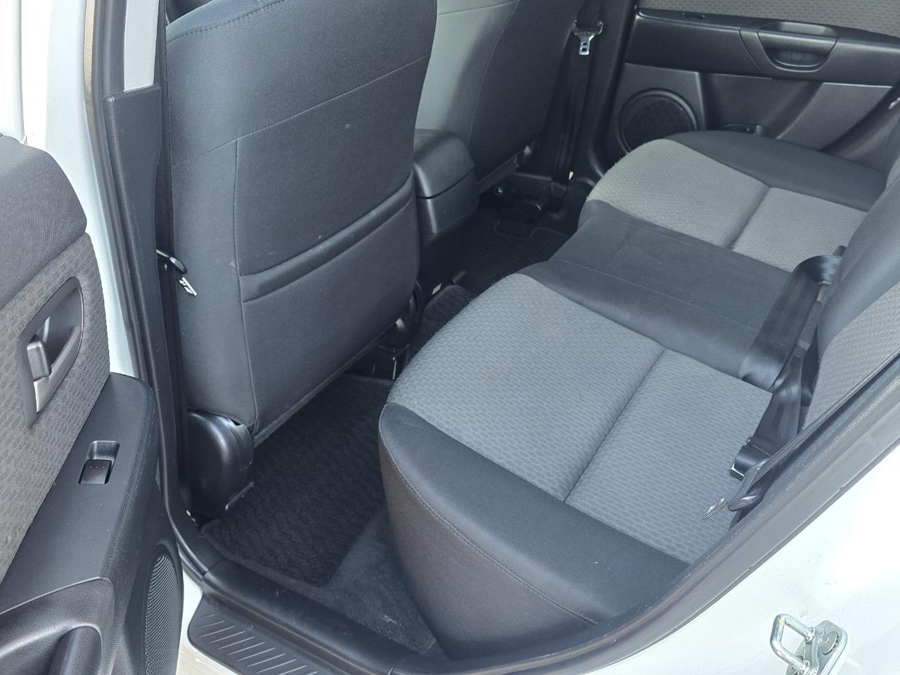 2004 Mazda AXELA