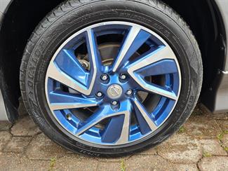 2017 NISSAN leaf - Thumbnail