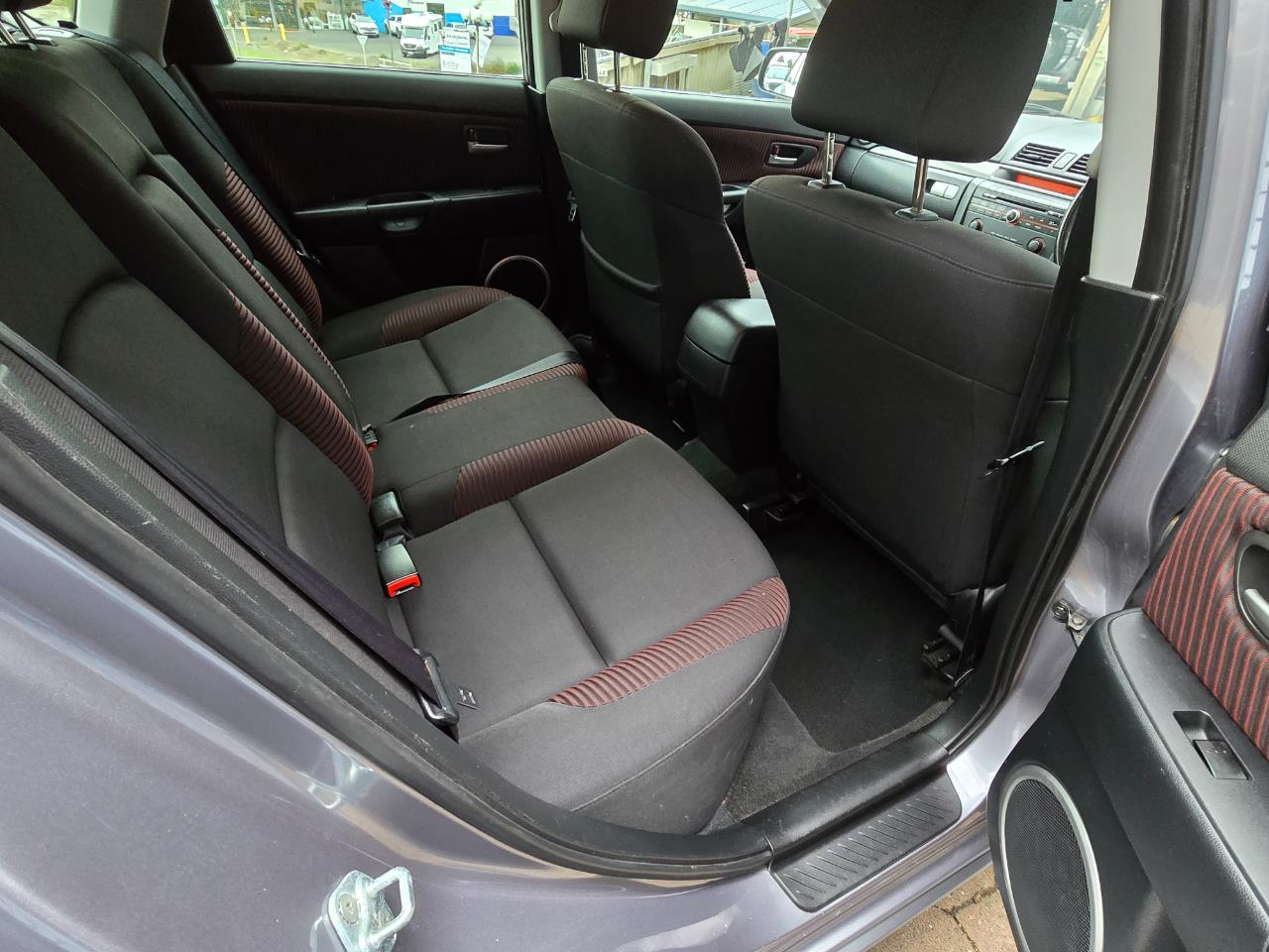 2004 Mazda AXELA