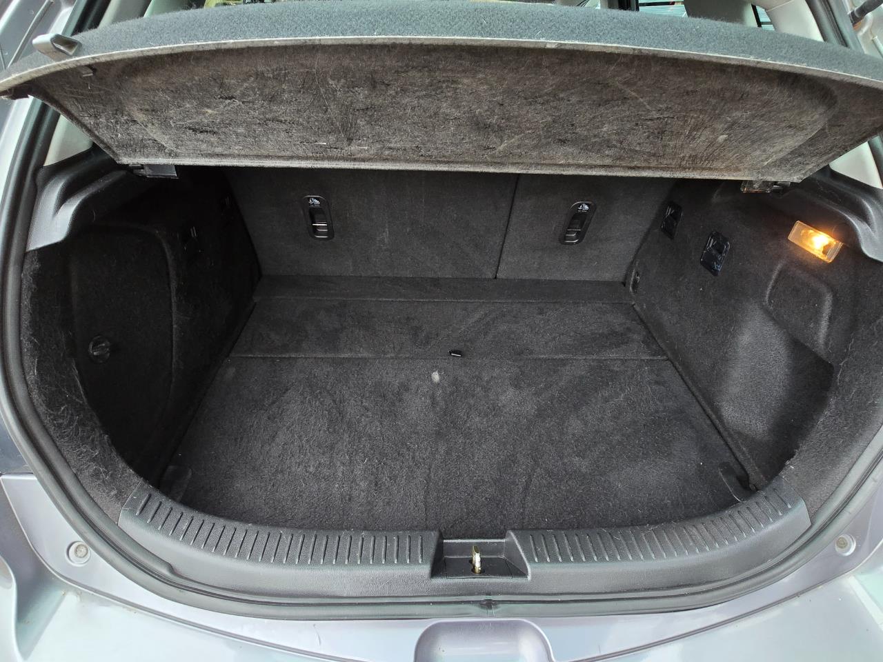 2004 Mazda AXELA
