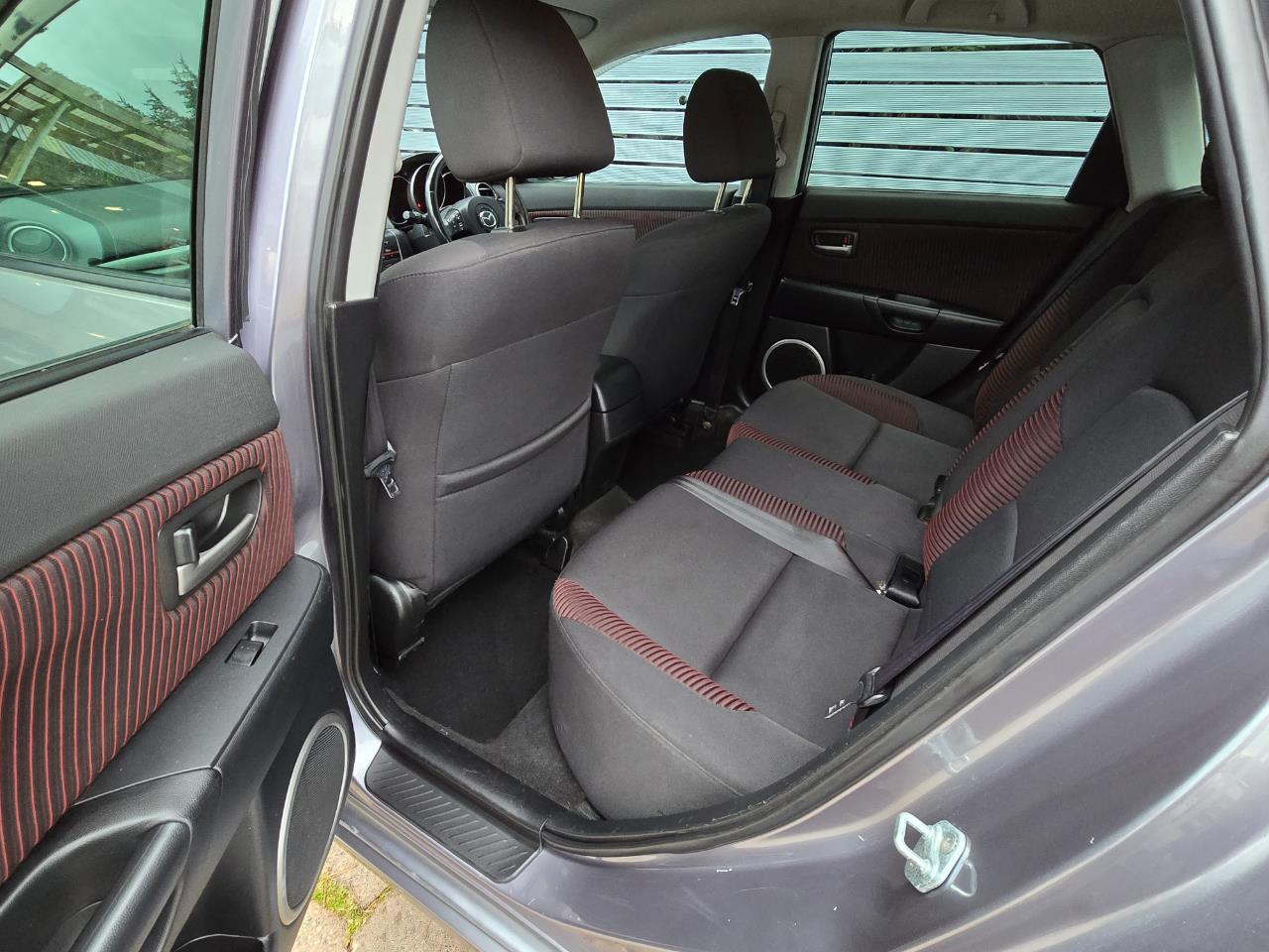 2004 Mazda AXELA