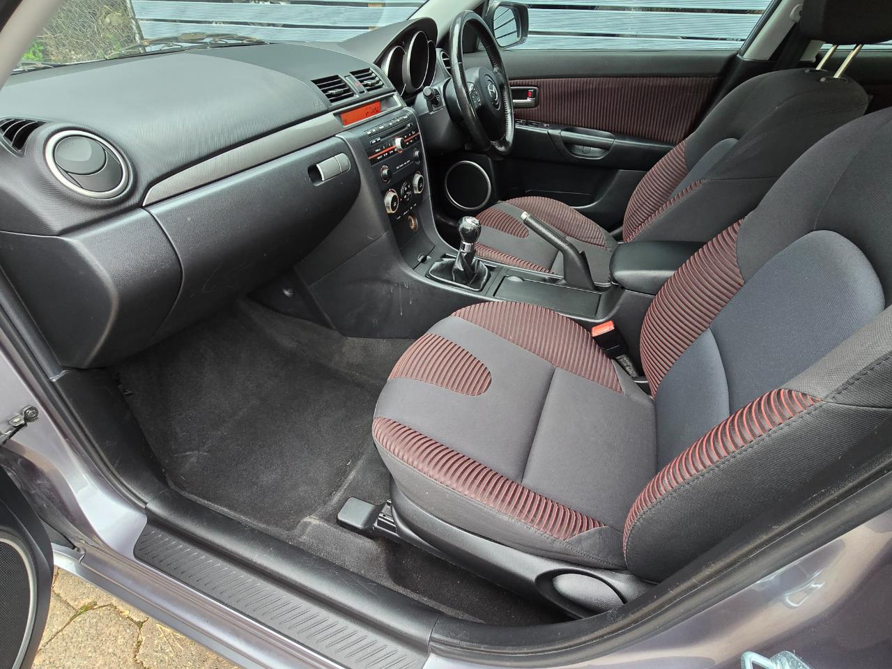 2004 Mazda AXELA