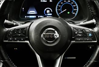 2017 Nissan LEAF - Thumbnail