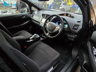 2017 Nissan LEAF - Thumbnail
