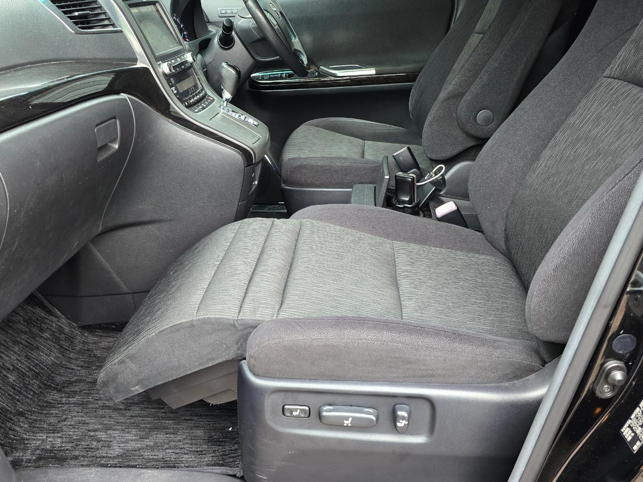 2013 Toyota vellfire