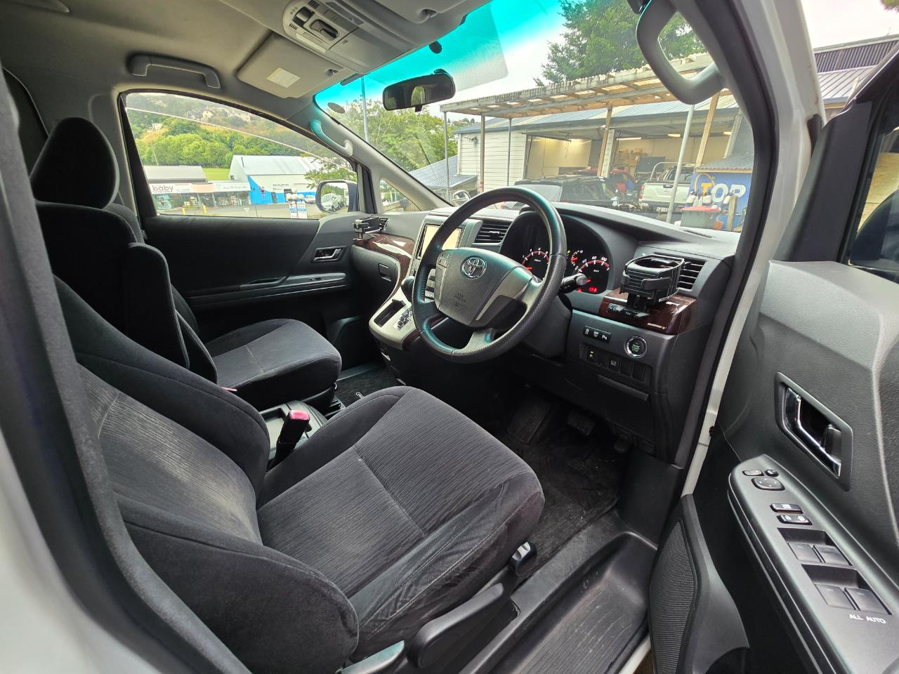 2012 Toyota vellfire